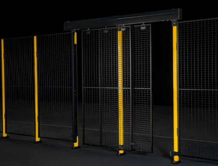 Double Sliding Door – Ideal for commuting and feed operations in two locations Double Sliding Door – Ideal for commuting and feed operations in two locations