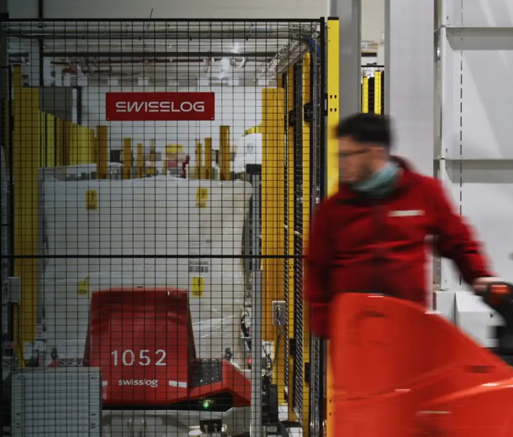 Video showcase of  Europris site in Norway featuring Axelent machine guarding alongside Swisslog automation